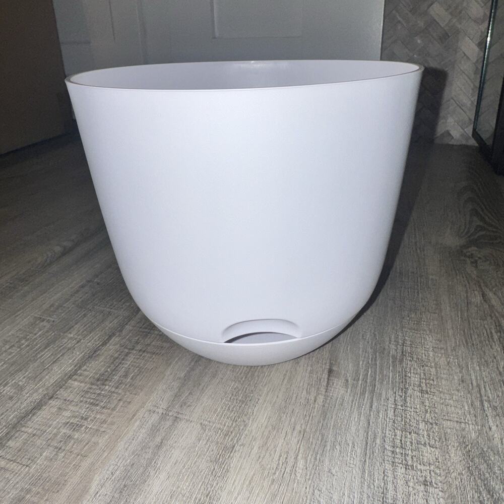 Room Essentials 8” White Self-Watering Planter Indoor Outdoor Plant Pot Target